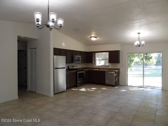 Building Photo - 752 Gelaso St SW