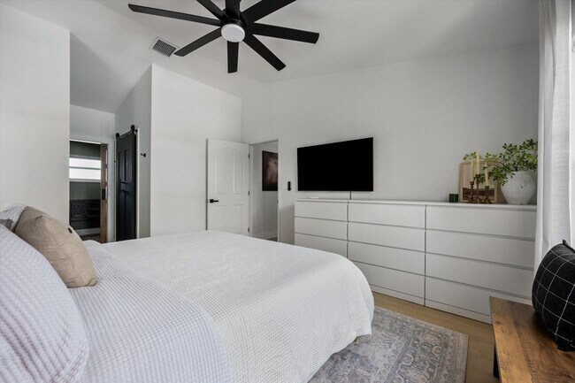 Building Photo - 10561 Paso Fino Dr