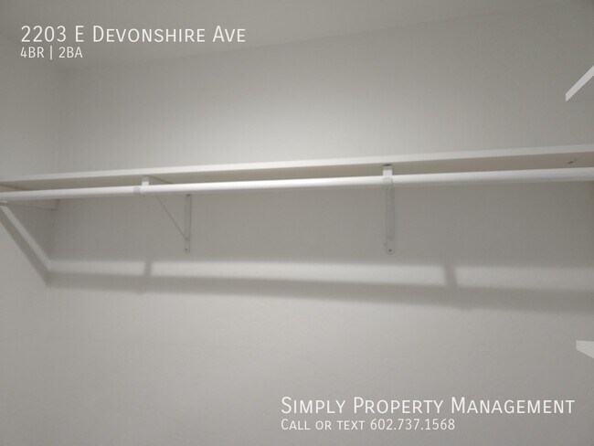 Building Photo - 2203 E Devonshire Ave