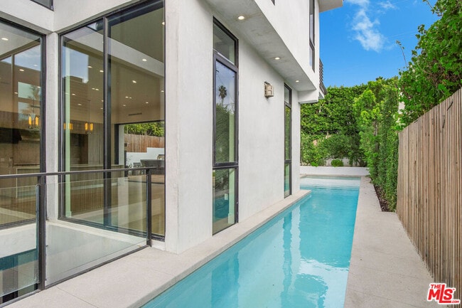 Building Photo - 444 Laurel Ave