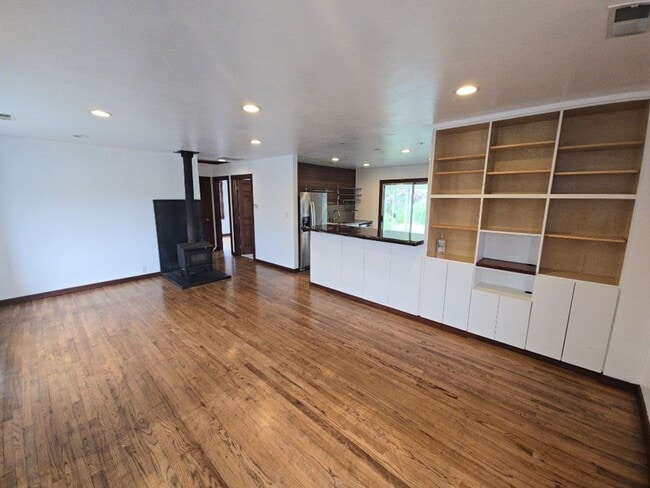 Building Photo - Beautifully designed 2-BR home located nea...