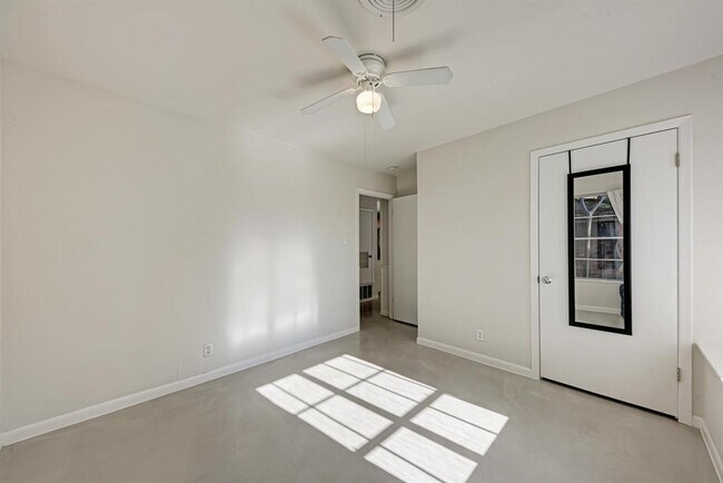 Building Photo - 2508 East Side Dr