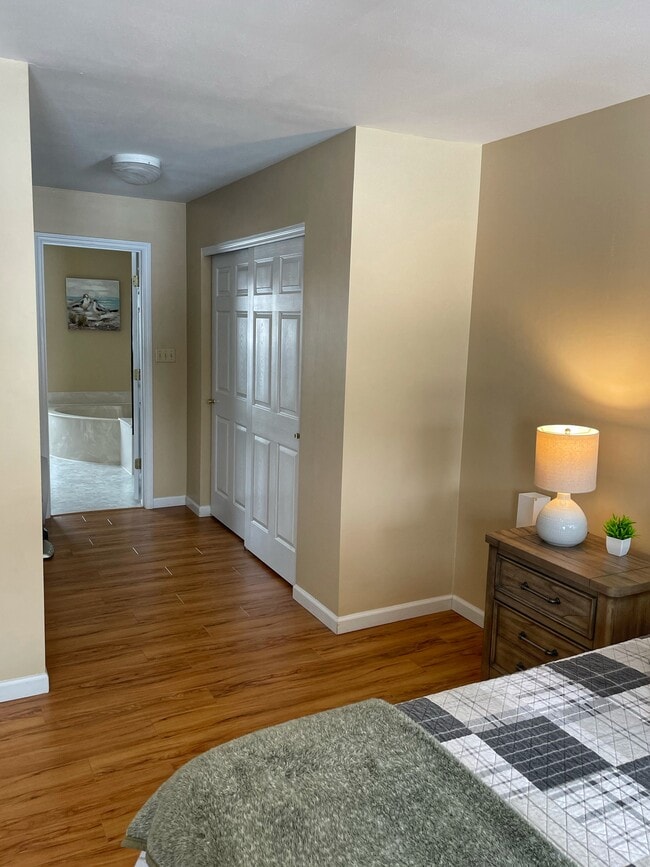 Building Photo - 16 Sea Pines Ct