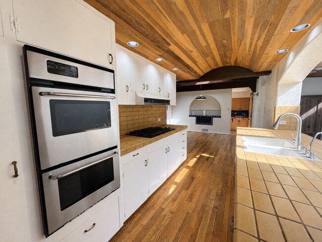 Building Photo - 352 Glen Ellen Dr