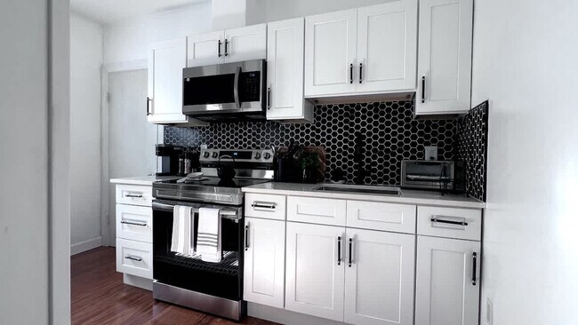 Building Photo - 21 Bullocks Point Ave