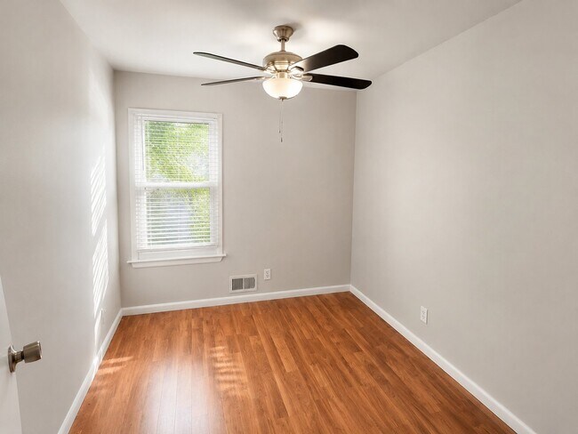 Building Photo - 164 Woodlake Manor Dr