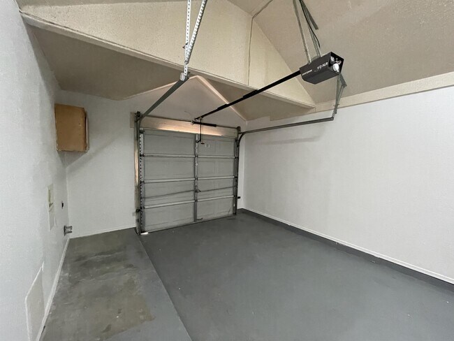 Building Photo - 11815 David Forti Dr
