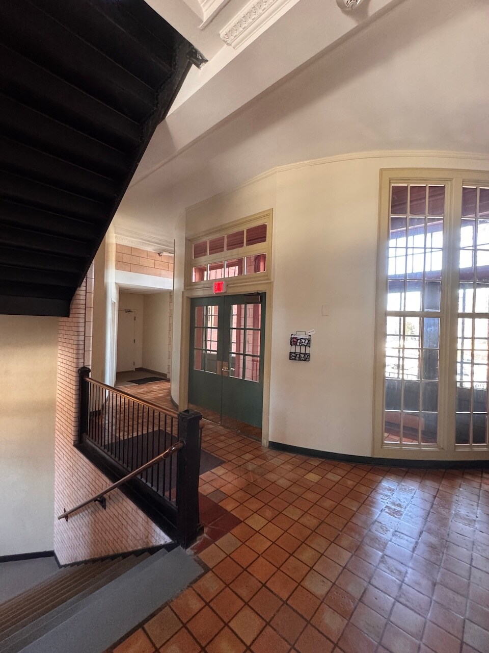 Building Photo - 48 Forest St