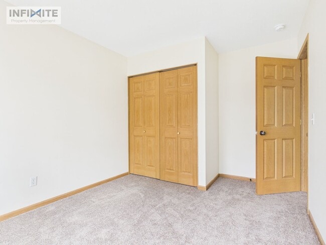 Building Photo - 3 Bedroom End Unit in Bozeman