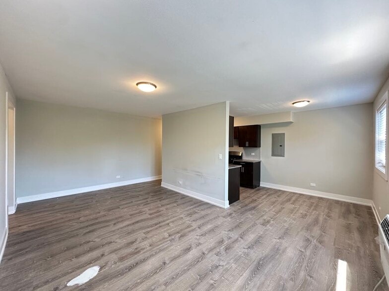 Building Photo - 447 W Surf St