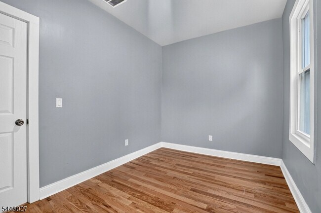 Building Photo - 882 S 14th St