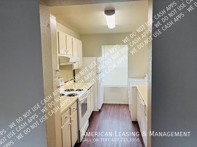 Building Photo - 4675 Collier St