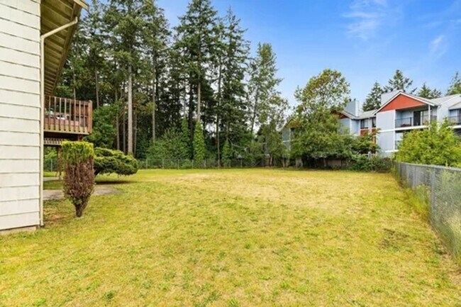 Building Photo - 4 Plex near University Place, #B (PRICE REDUCED)