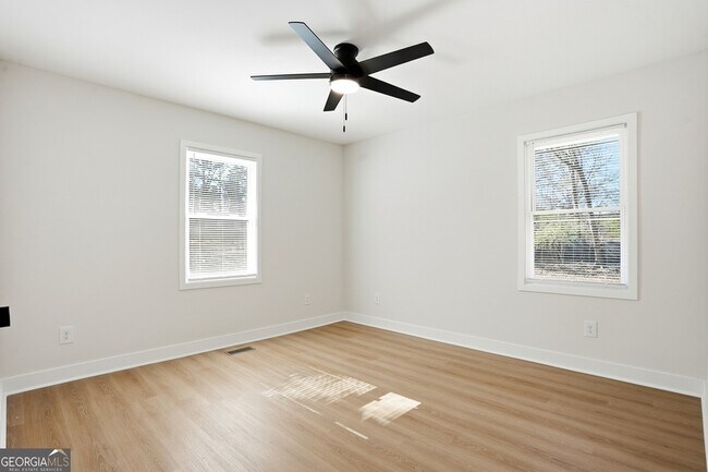 Building Photo - 127 Perry St