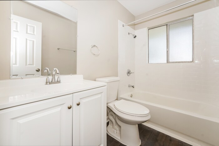 Building Photo - 916 Northern Oaks Terrace