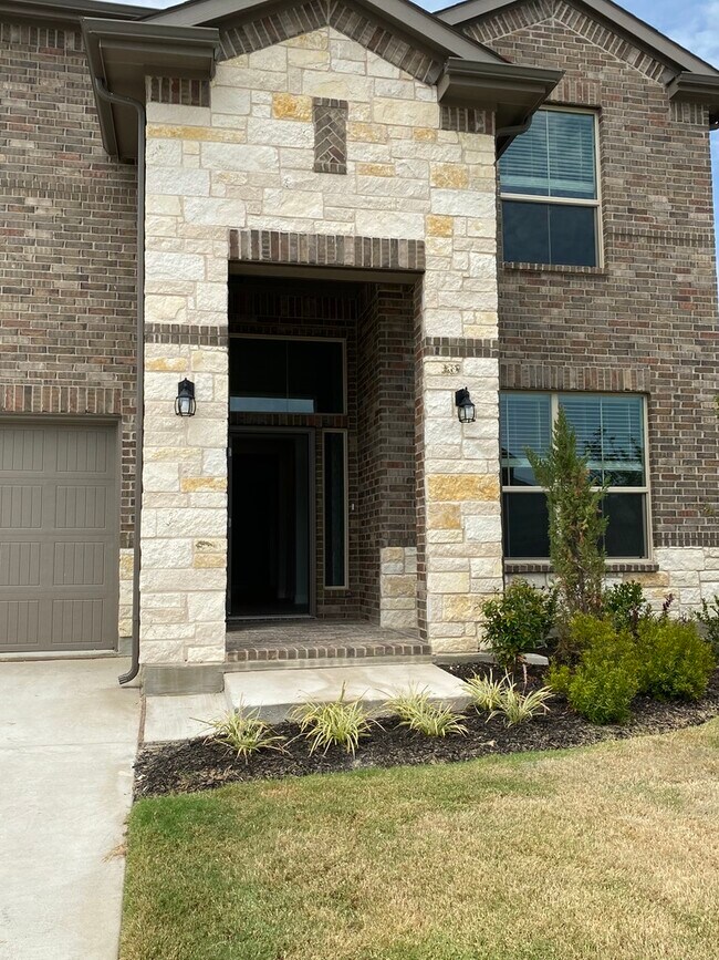 Front Entrance - 1021 Gillespie Dr