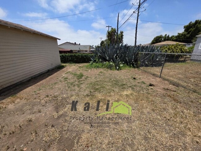 Building Photo - 2128 Flintridge Dr