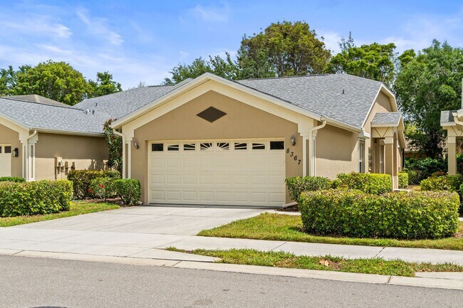Building Photo - Beautiful Villas 3 beds 2 baths in a Gated...