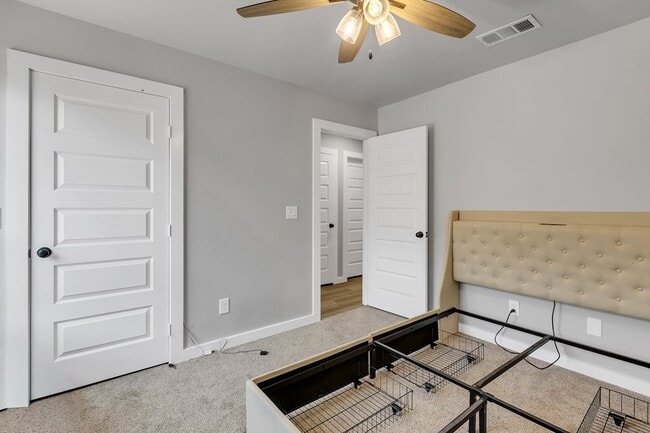 Building Photo - 460 Staghorn Dr