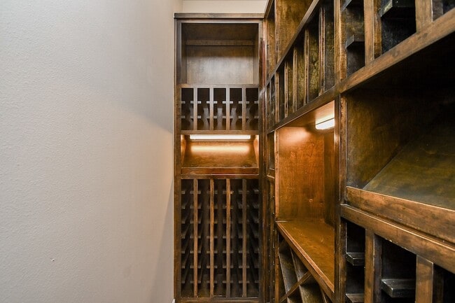 Building Photo - 2315 Peckham St