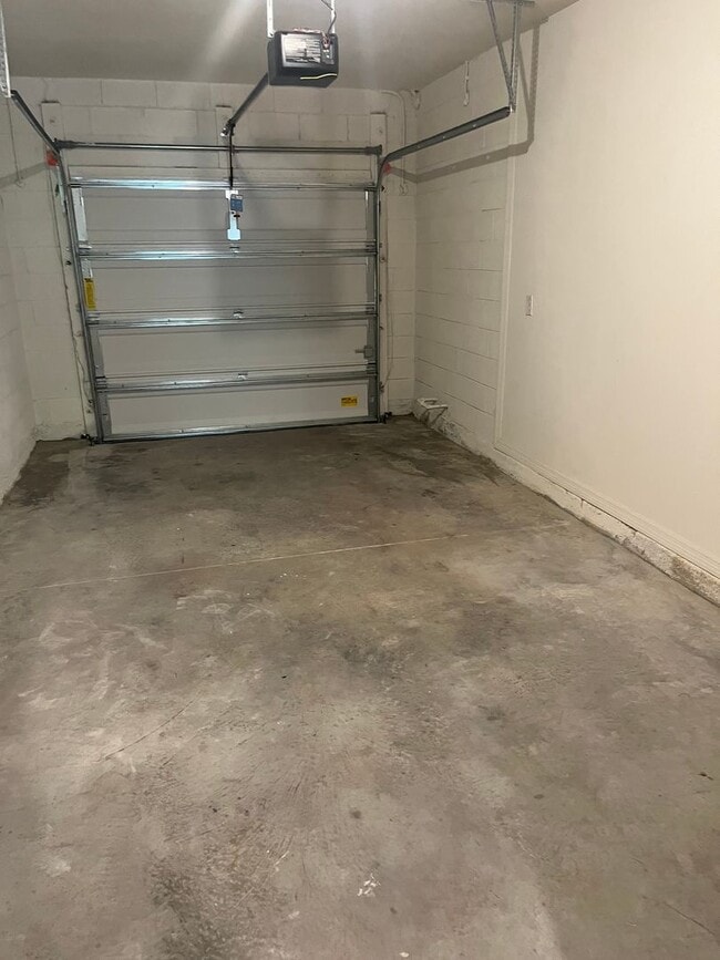 Building Photo - 3 bed 2 bath Townhome in Port Orange