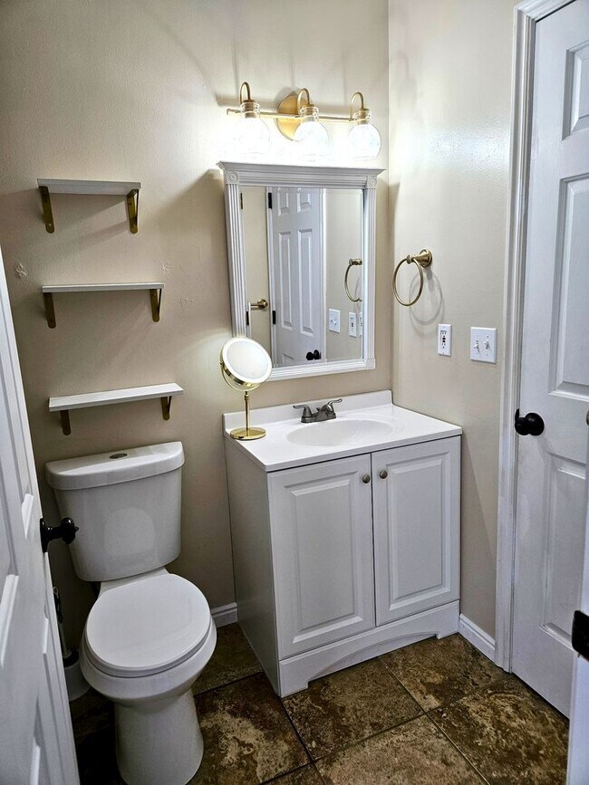 Building Photo - Spacious 4-Bedroom Home in West Valley City!