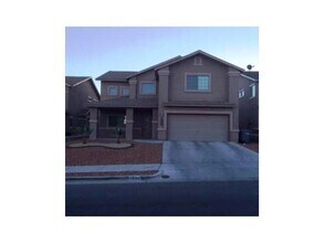 Building Photo - Great 2 story property located at West Hills!