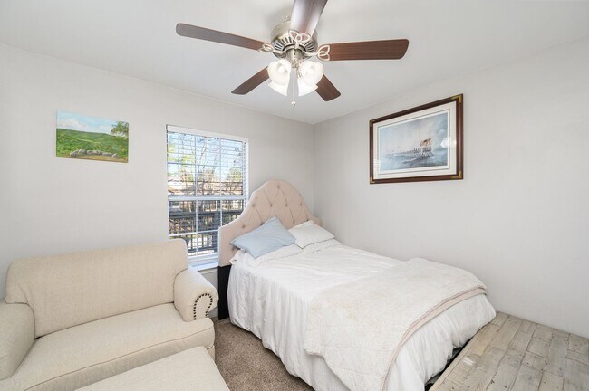 Building Photo - 1221 Charleston Cir