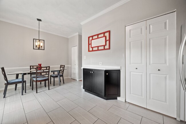 Building Photo - Townhouse, 2 bedroom, 2.5 baths in Yorktow...