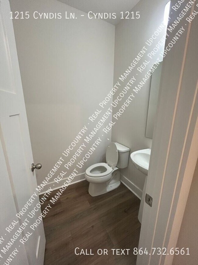 Building Photo - 1215 Cyndis Ln