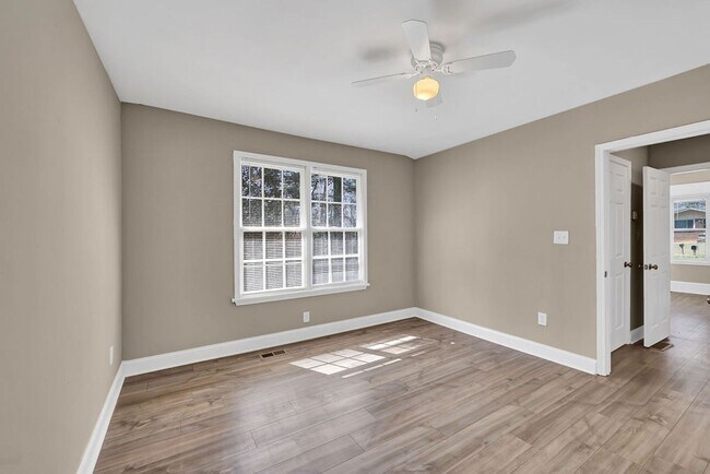 Building Photo - Beautiful renovated Home