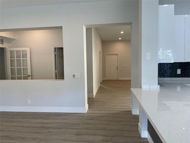 Building Photo - 4293 Laurel Ridge Cir