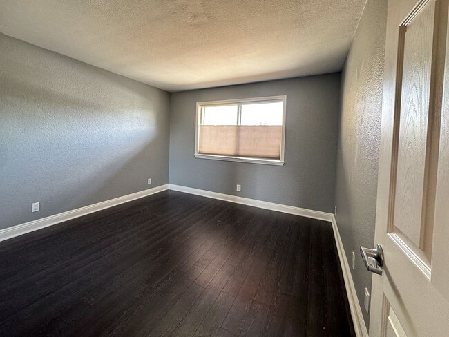 Building Photo - 2 Bedroom, 2 Bath Upstairs Condo in El Cajon