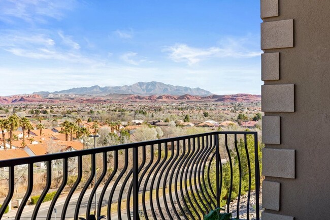 Building Photo - Bella Terrazza FURNISHED CONDO  --  Golf C...