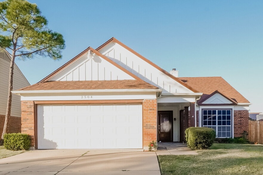 Primary Photo - 2504 Creekwood Ln