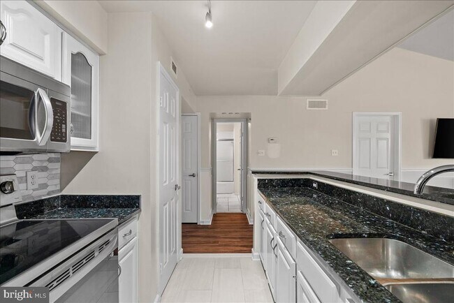 Building Photo - 3311 Wyndham Cir