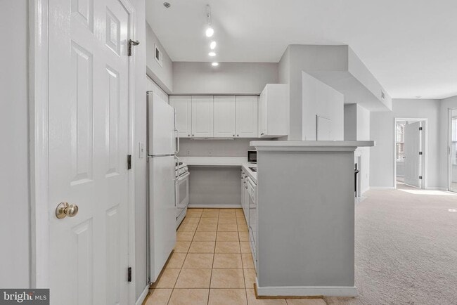 Building Photo - 1625 International Dr