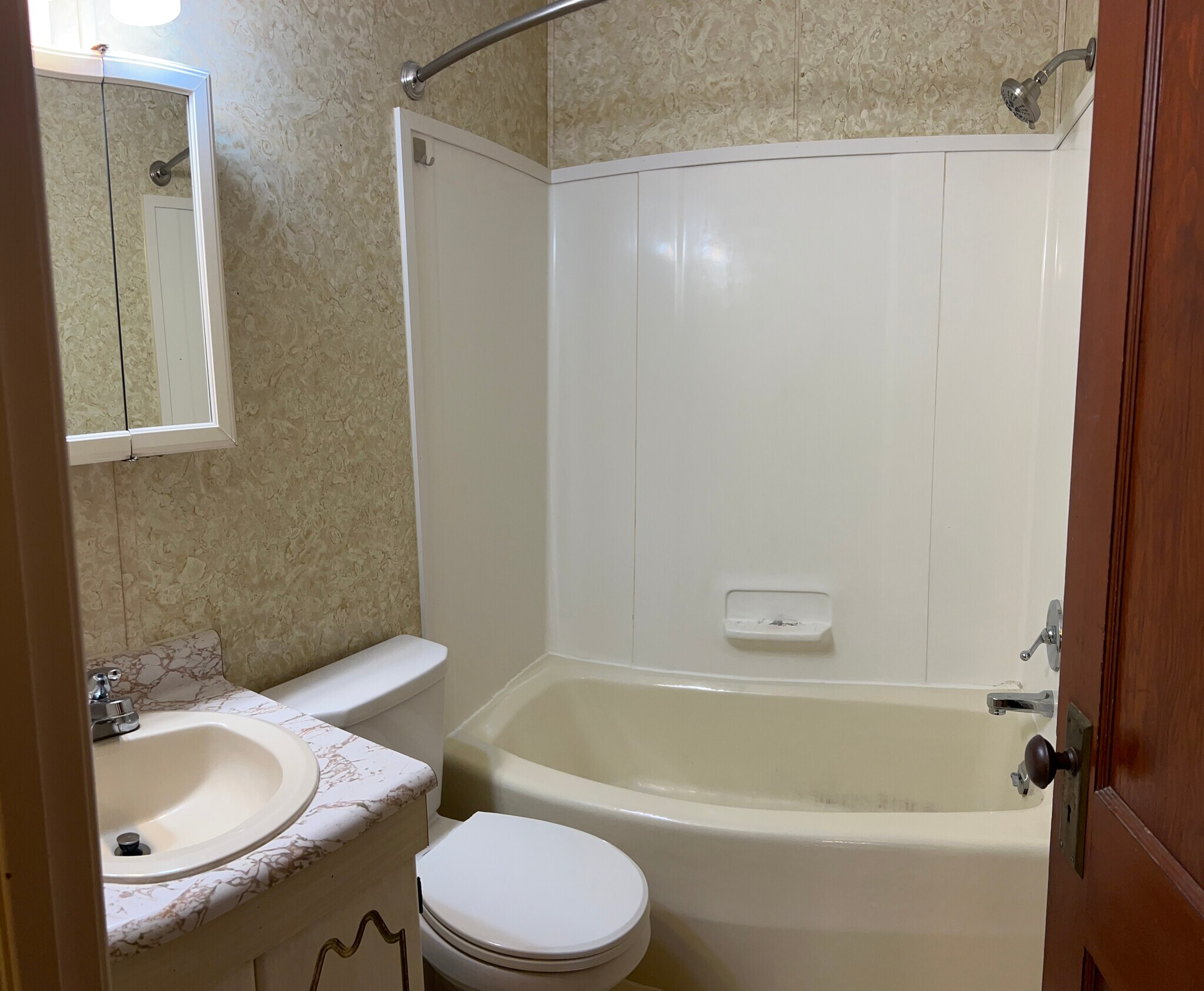 Bath - 136 E Oak St