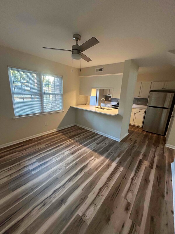 Building Photo - 1021 Hunters Trce