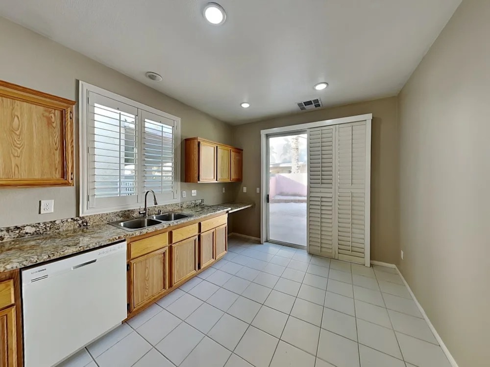 Building Photo - 5952 Hickory Nut Ave
