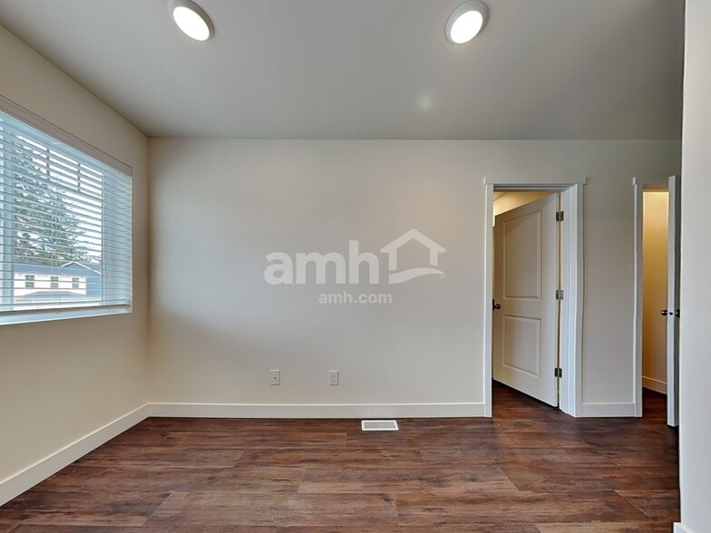 Building Photo - 7636 Verona Lp SW