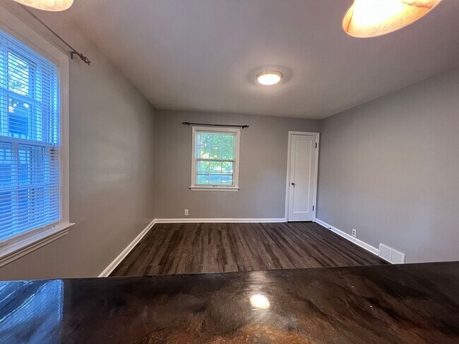 Building Photo - Recently Updated 2 Bedroom Home with Fence...
