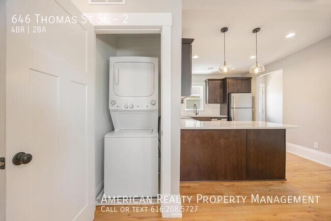 Building Photo - 646 Thomas St SE