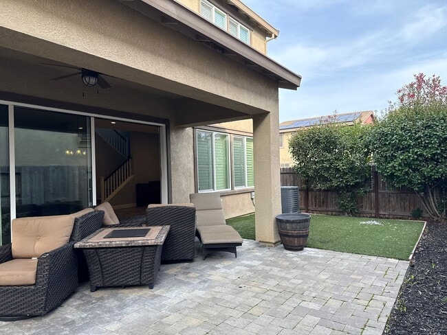 Building Photo - 4 Bed 3 Bath $75k in Upgrades!!!!