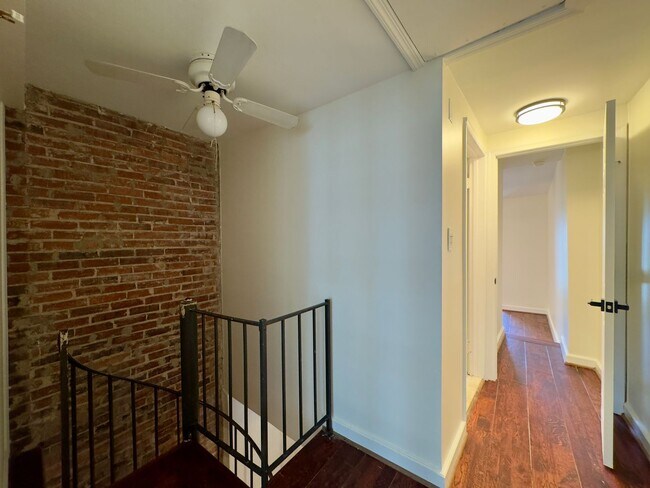 Building Photo - Charming 1 Bedroom/1 Bathroom Townhome w/ Den in Federal Hill, MD!