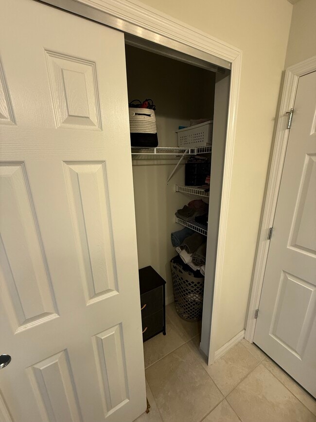 Building Photo - 9208 Hillcroft Dr