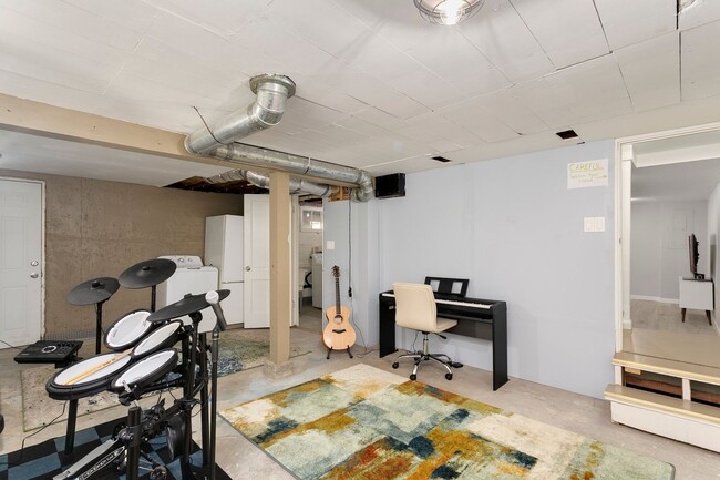 Building Photo - South Seattle 2+ bed 1 bath w/office or 3r...