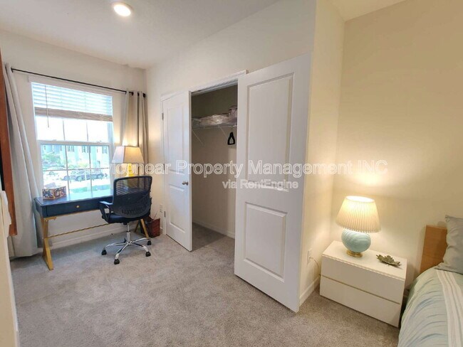 Building Photo - 32988 Major Oak Dr