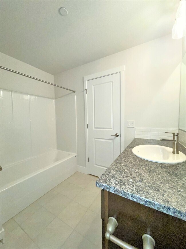Building Photo - 18405 SW Buckhorn Dr