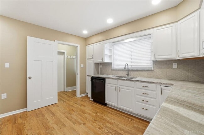 Building Photo - 318 E Central Ave